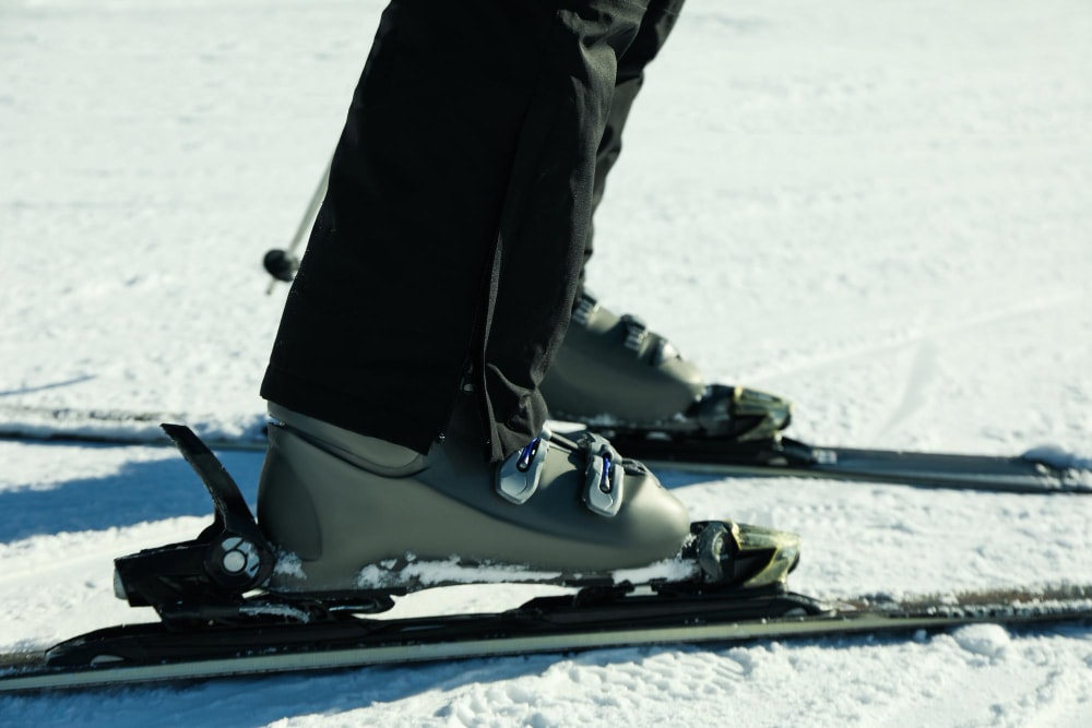 How Much Do Ski Boots Weigh? 2023 Weighing Guide